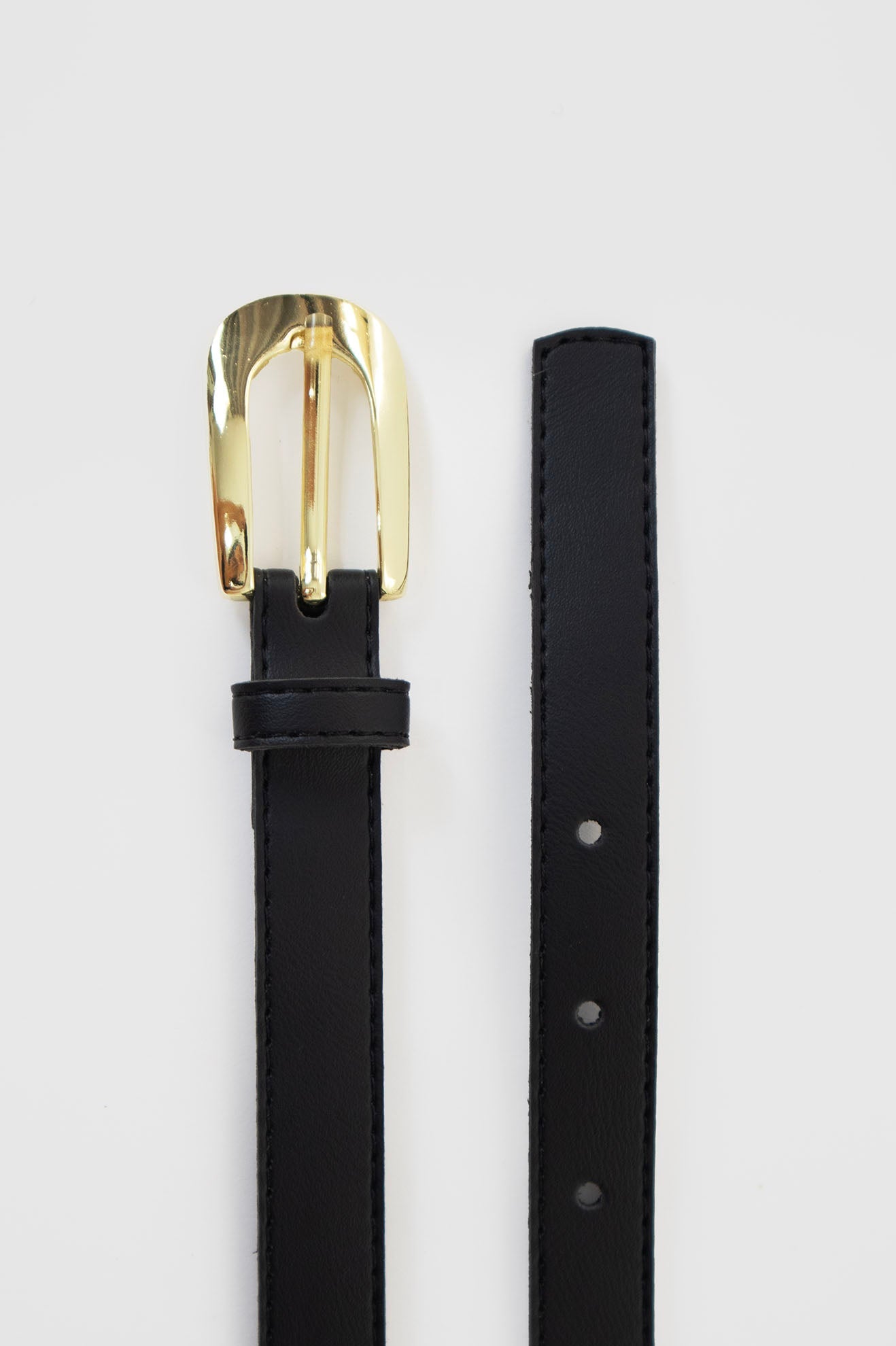 Cinto de Couro Sintético Fino Preto com Fivela Dourada