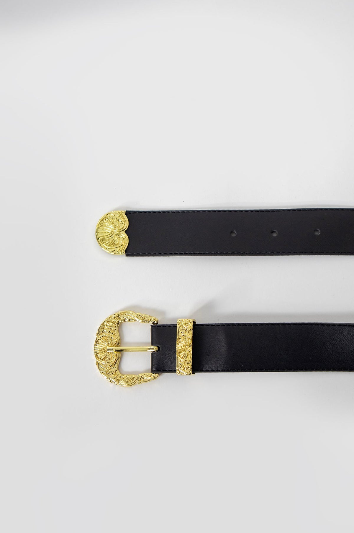 Cinto de Couro Sintético Largo com Fivela Trabalhada