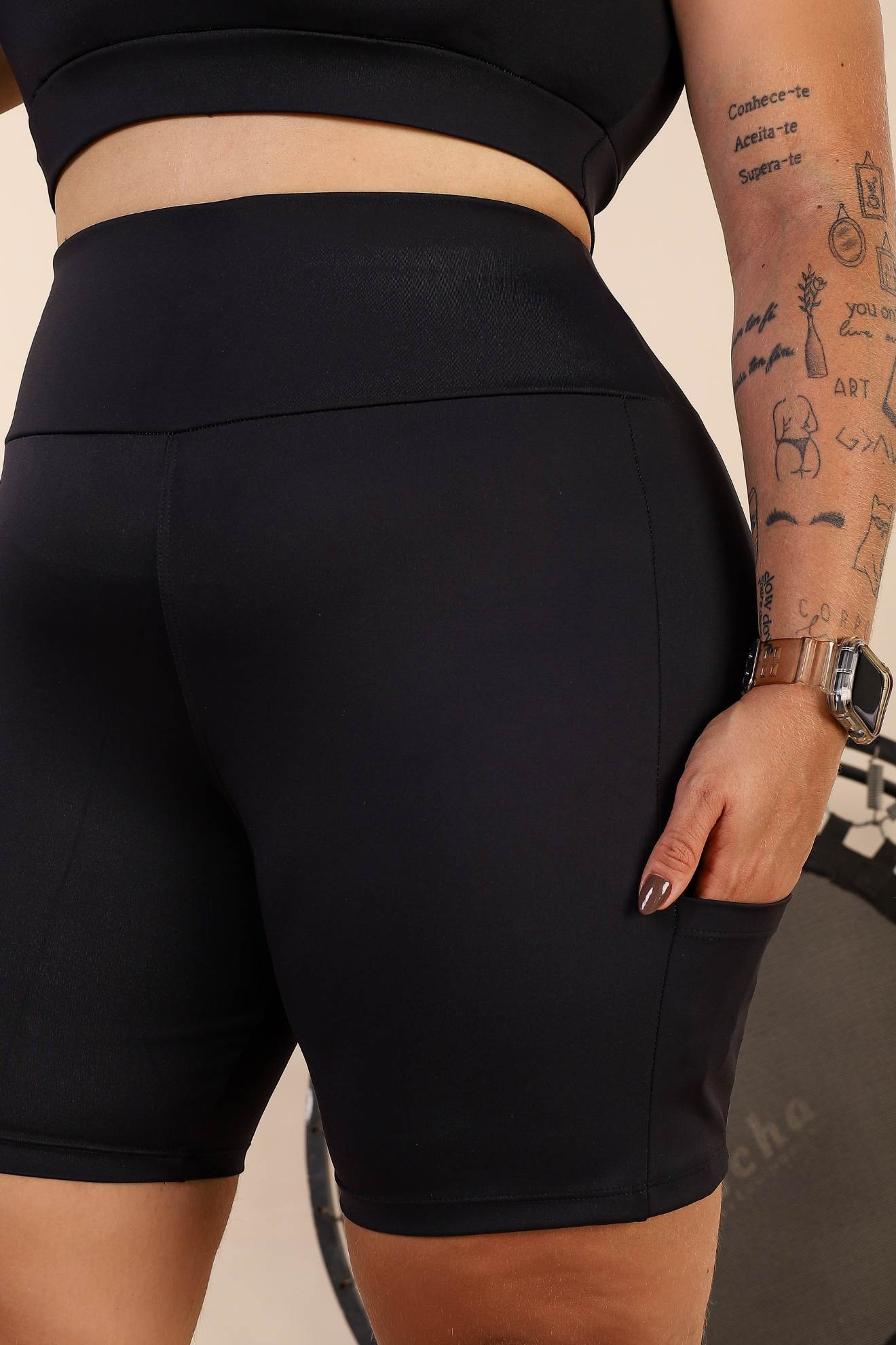 Short Fintes com Bolso, Alto de Poliamida Zero Transpar�ncia